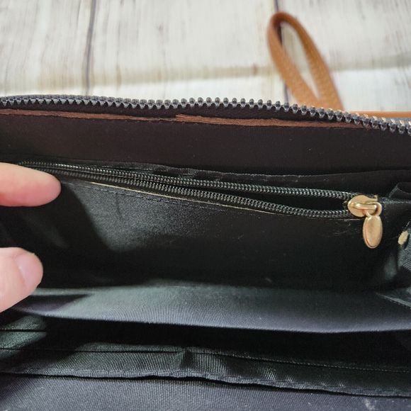 XOXO Wristlet Wallet Zip Vegan Leather Wallet W/ Lots Of Credit Card Slots - Picture 9 of 12